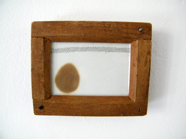 sans titre / mine de plomb et brûlure, 8 x 10 cm, 2004.